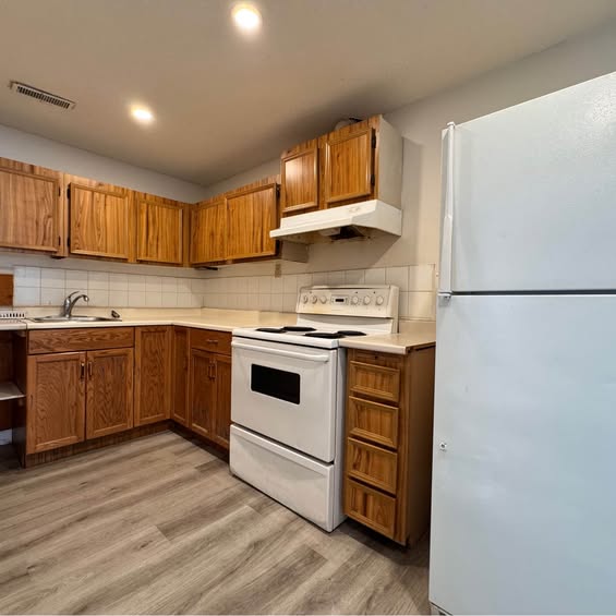 Basement 2 Bed - 1 bath — photo 3